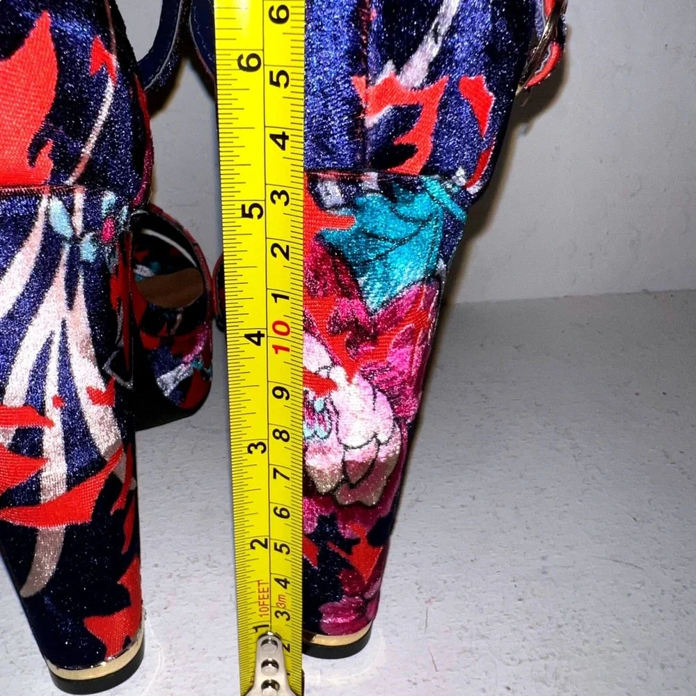 Bamboo Inclined Womens Tropical Floral Velvet Platform Block Heel Sandals size 6
